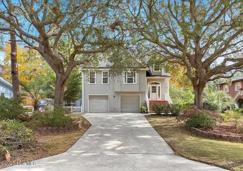 102 SW 11th St, Oak Island, NC 28465