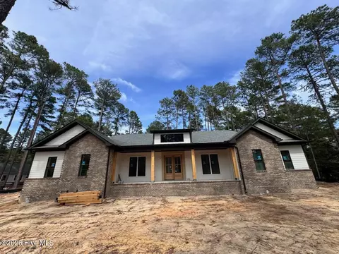 60 Devon Dr, Pinehurst, NC 28374