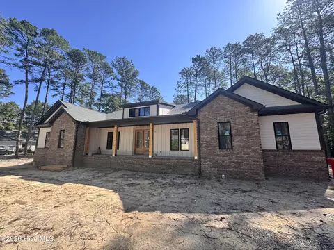 60 Devon Dr, Pinehurst, NC 28374