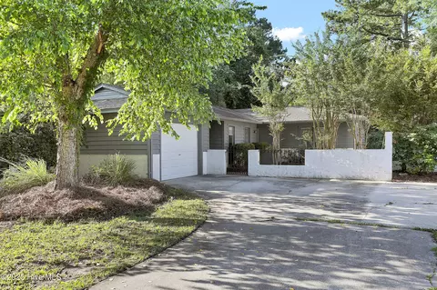 104 Holly Tree Ln, Hampstead, NC 28443