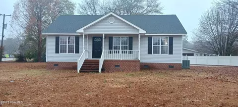 802 E Country Club Dr, Tarboro, NC 27886