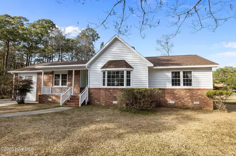 3704 Oxford Ct, Morehead City, NC 28557