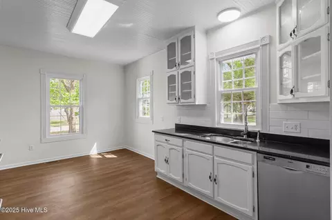 Kitchen - 301 W Central St, Maxton, NC 28364 photo 5 of 10