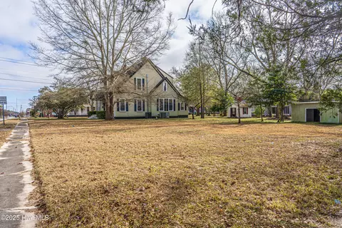 Exterior - 301 W Central St, Maxton, NC 28364 photo 23 of 24