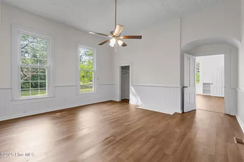 Living - 301 W Central St, Maxton, NC 28364 photo 13 of 25