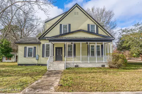 Exterior - 301 W Central St, Maxton, NC 28364 photo 1 of 24