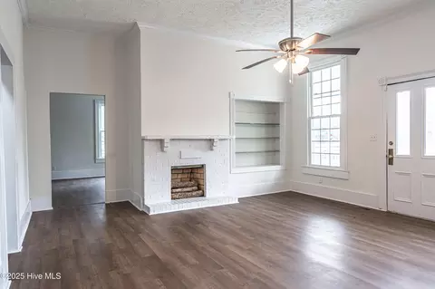 Living - 301 W Central St, Maxton, NC 28364 photo 24 of 25