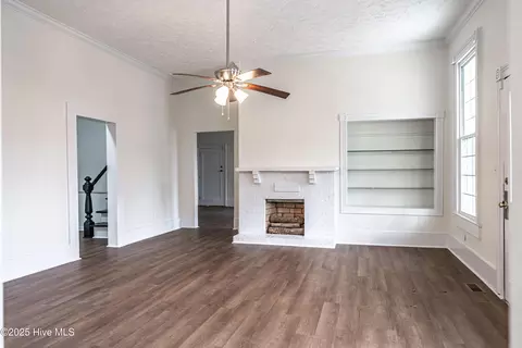 Living - 301 W Central St, Maxton, NC 28364 photo 25 of 25