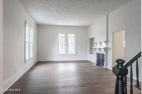 Living - 301 W Central St, Maxton, NC 28364 photo 19 of 25