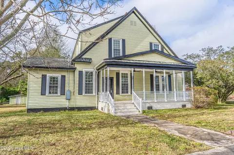 Exterior - 301 W Central St, Maxton, NC 28364 photo 9 of 24