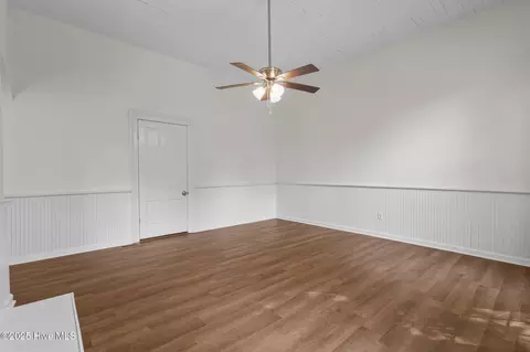 Living - 301 W Central St, Maxton, NC 28364 photo 14 of 25