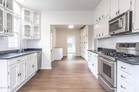 Kitchen - 301 W Central St, Maxton, NC 28364 photo 10 of 10