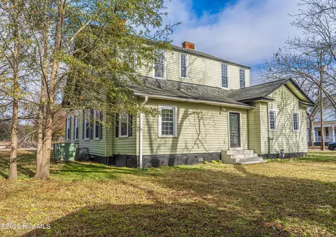 Exterior - 301 W Central St, Maxton, NC 28364 photo 20 of 24