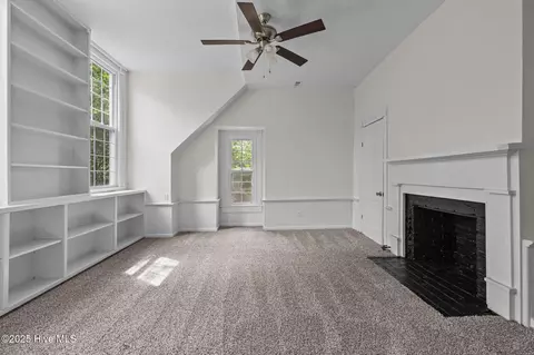 Living - 301 W Central St, Maxton, NC 28364 photo 15 of 25