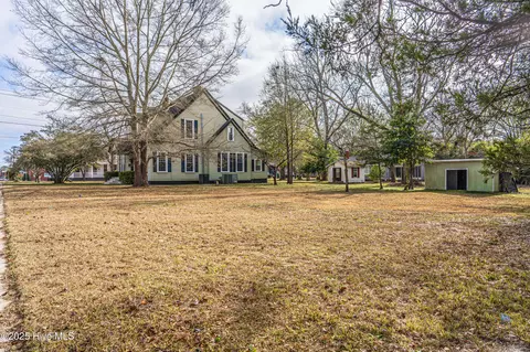 Exterior - 301 W Central St, Maxton, NC 28364 photo 22 of 24