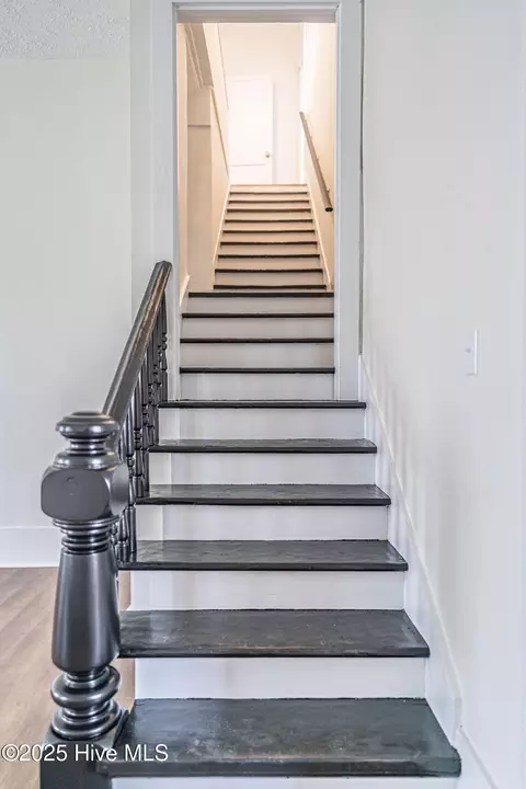 Entry Way - 301 W Central St, Maxton, NC 28364 photo 10 of 12