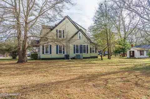 Exterior - 301 W Central St, Maxton, NC 28364 photo 21 of 24