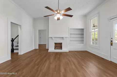 Living - 301 W Central St, Maxton, NC 28364 photo 7 of 25
