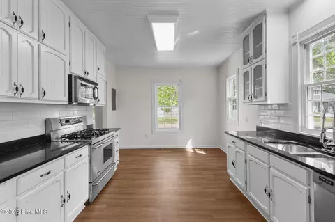 Kitchen - 301 W Central St, Maxton, NC 28364 photo 4 of 10