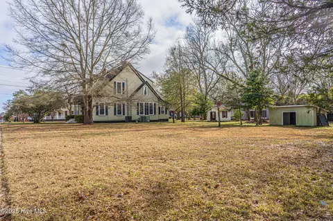Exterior - 301 W Central St, Maxton, NC 28364 photo 24 of 24