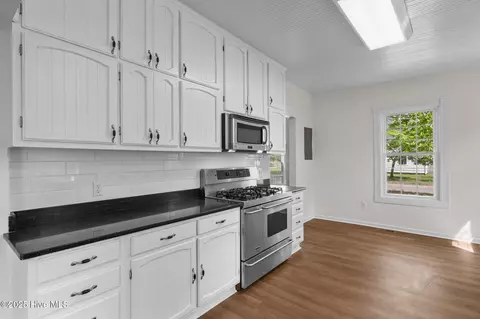 Kitchen - 301 W Central St, Maxton, NC 28364 photo 6 of 10
