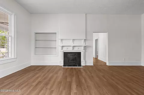 Living - 301 W Central St, Maxton, NC 28364 photo 4 of 25