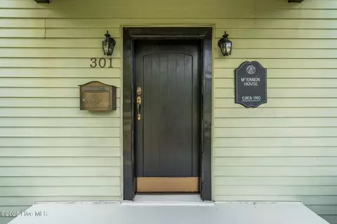 Entry Way - 301 W Central St, Maxton, NC 28364 photo 1 of 12
