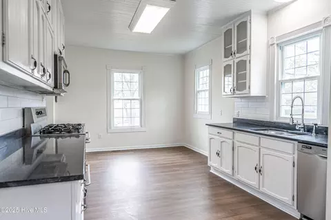Kitchen - 301 W Central St, Maxton, NC 28364 photo 7 of 10