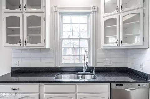 Kitchen - 301 W Central St, Maxton, NC 28364 photo 8 of 10
