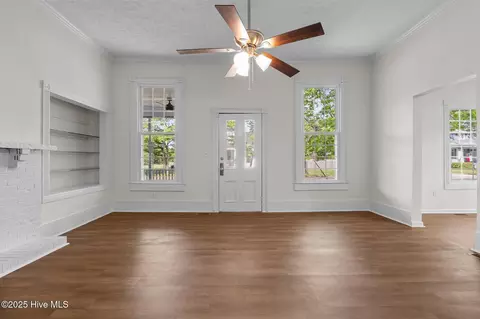 Living - 301 W Central St, Maxton, NC 28364 photo 8 of 25