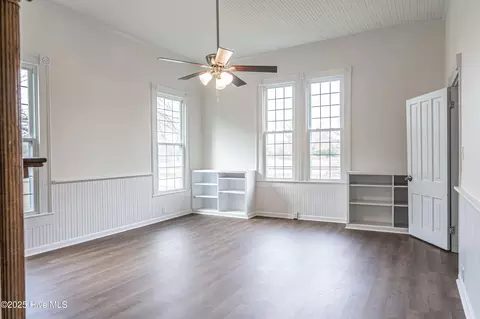 Living - 301 W Central St, Maxton, NC 28364 photo 22 of 25