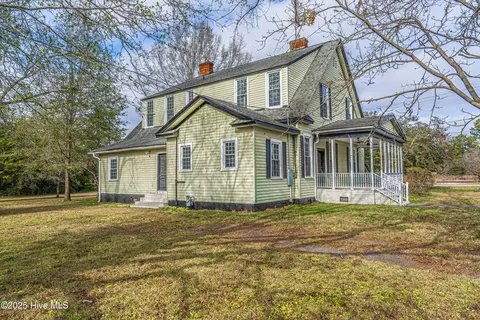 Exterior - 301 W Central St, Maxton, NC 28364 photo 19 of 24