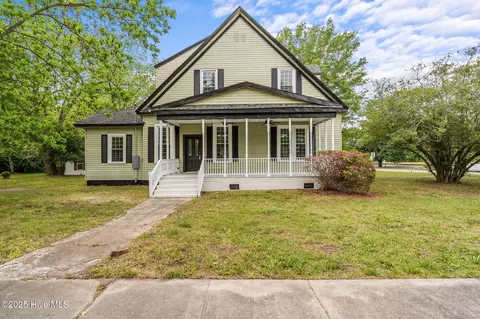Exterior - 301 W Central St, Maxton, NC 28364 photo 5 of 24