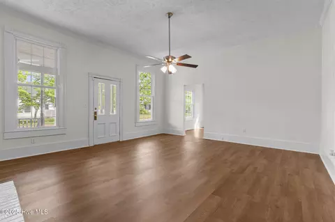 Living - 301 W Central St, Maxton, NC 28364 photo 5 of 25