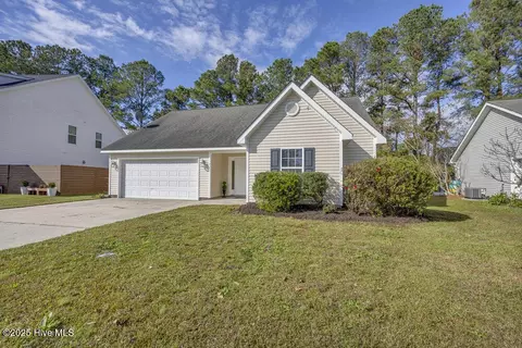 915 Edna Fields Dr, Navassa, NC 28451