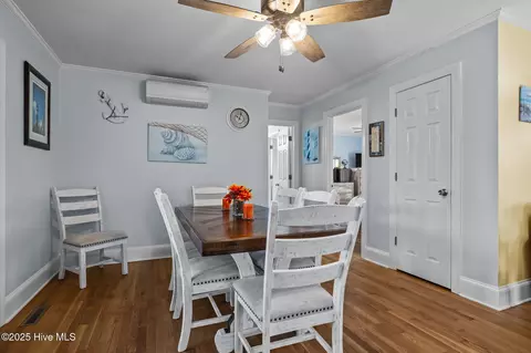 Dining - 289 Croaker St, Davis, NC 28524 photo 2 of 3