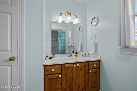 Bath - 289 Croaker St, Davis, NC 28524 photo 4 of 4