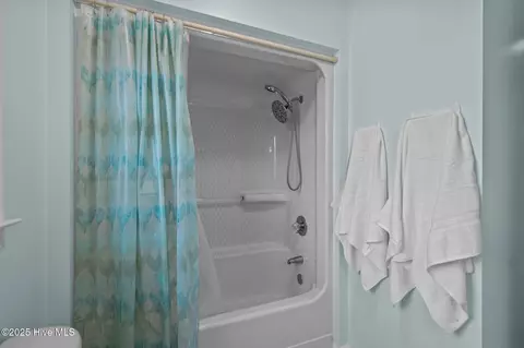Bath - 289 Croaker St, Davis, NC 28524 photo 3 of 4