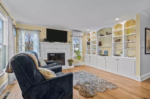 Living - 289 Croaker St, Davis, NC 28524 photo 1 of 3