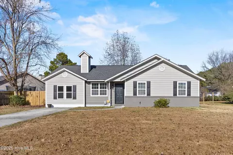 2606 Brookfield Dr, Midway Park, NC 28544