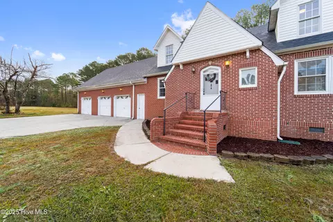 190 Huffmantown Rd, Richlands, NC 28574