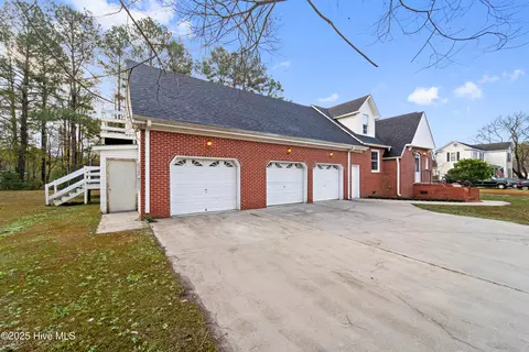 190 Huffmantown Rd, Richlands, NC 28574