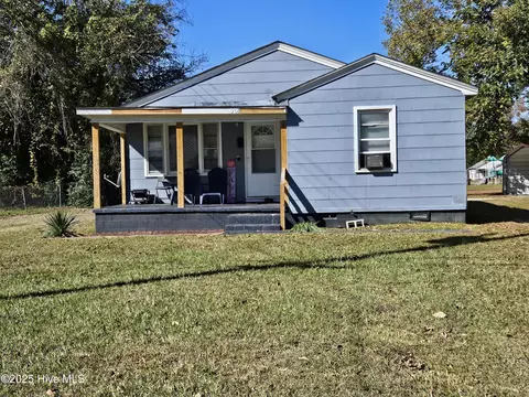 208 White St, Williamston, NC 27892