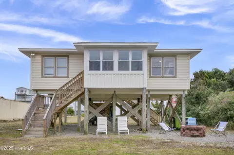 3126 Topsail Ave, Sneads Ferry, NC 28460