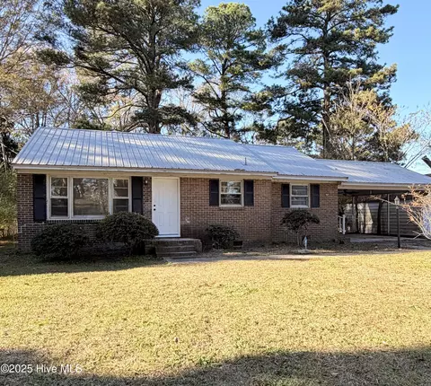 106 S 5th St, Macclesfield, NC 27852
