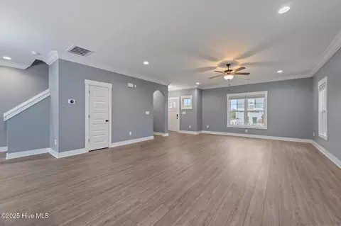 Living - 406 Elgin Rd, Hubert, NC 28539 photo 4 of 5