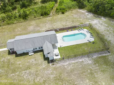 Exterior - 406 Elgin Rd, Hubert, NC 28539 photo 4 of 8