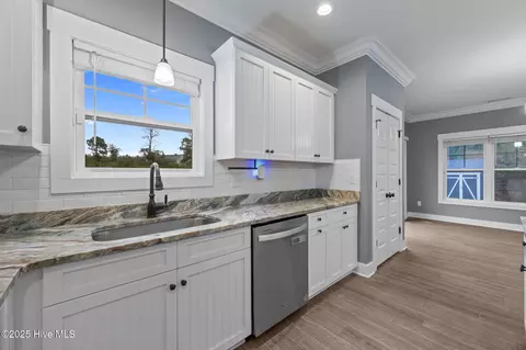Kitchen - 406 Elgin Rd, Hubert, NC 28539 photo 5 of 5