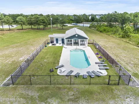 Exterior - 406 Elgin Rd, Hubert, NC 28539 photo 5 of 8