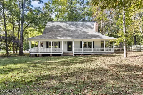 107 Riverbend Rd, Jacksonville, NC 28540